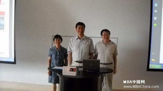 南京大学MBA学员到无锡尚德等公司进行参观